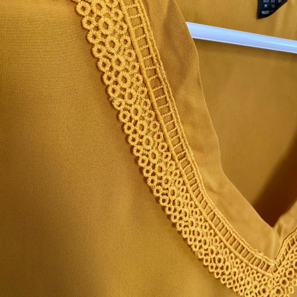 Sleeveless Spring Top - Picture 4 of 4